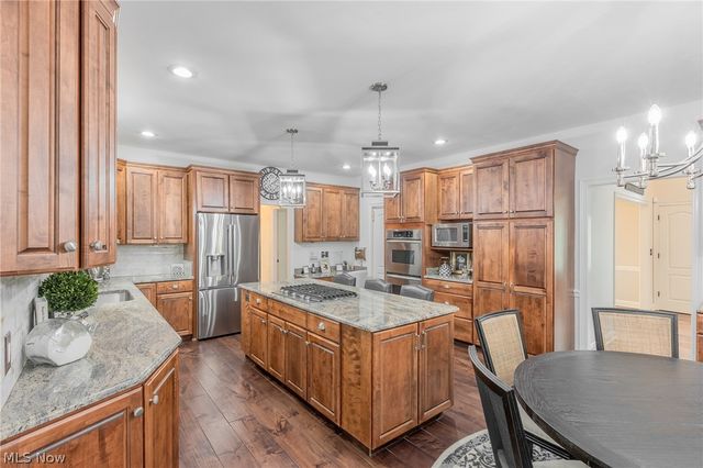 74 Oak Tree, Canfield, OH 44406