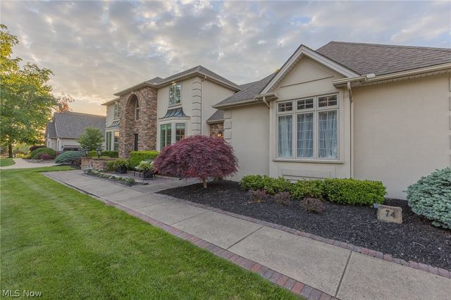 74 Oak Tree, Canfield, OH 44406