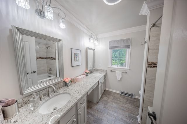 74 Oak Tree, Canfield, OH 44406