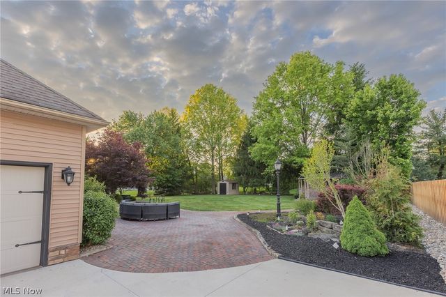 74 Oak Tree, Canfield, OH 44406