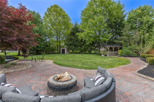 74 Oak Tree, Canfield, OH 44406