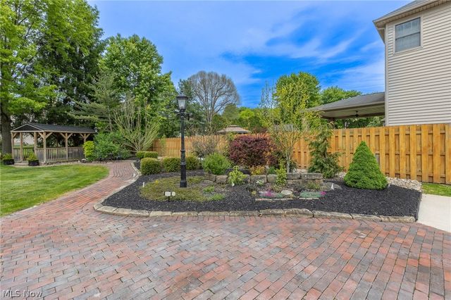 74 Oak Tree, Canfield, OH 44406