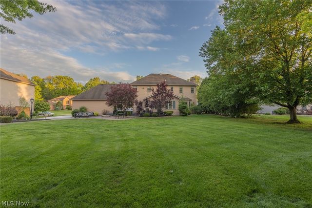74 Oak Tree, Canfield, OH 44406