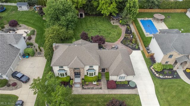 74 Oak Tree, Canfield, OH 44406
