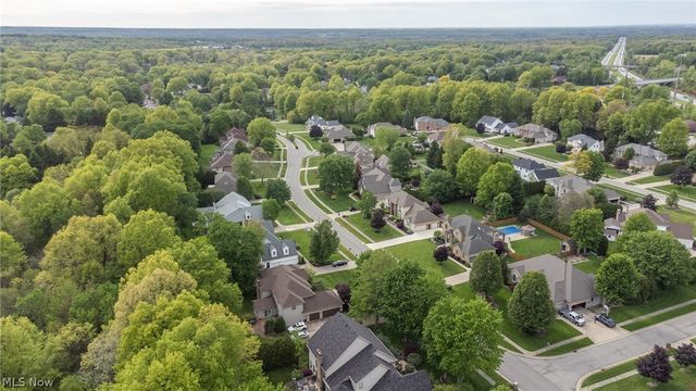 74 Oak Tree, Canfield, OH 44406
