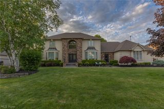 74 Oak Tree, Canfield, OH 44406