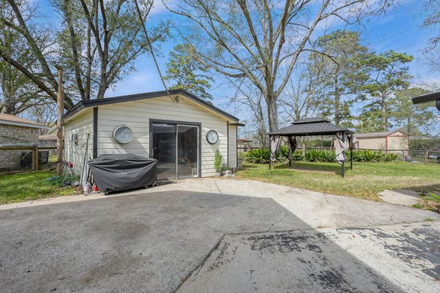 281 N Shady Oaks Drive, Point Blank, TX 77364
