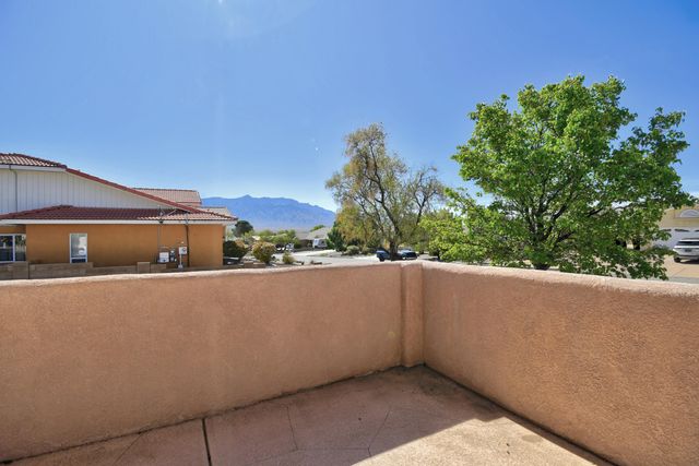 2524 Manzano Loop NE, Rio Rancho, NM 87144