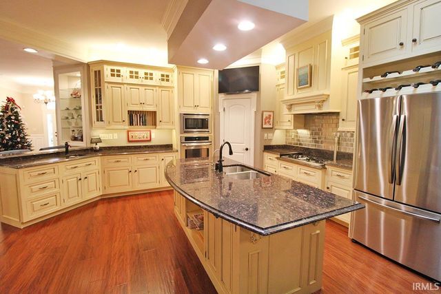 1512 Victoria Green Boulevard, Evansville, IN 47715