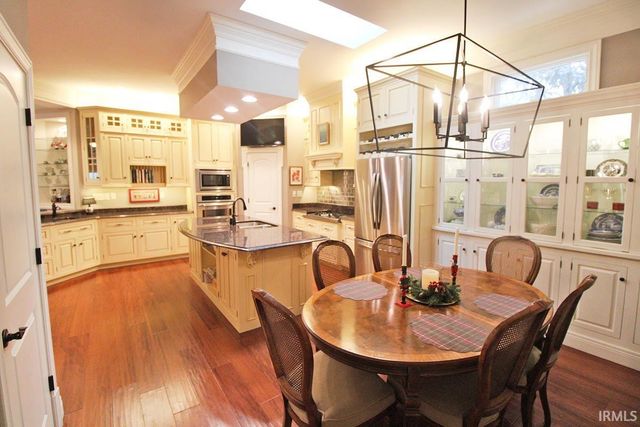 1512 Victoria Green Boulevard, Evansville, IN 47715