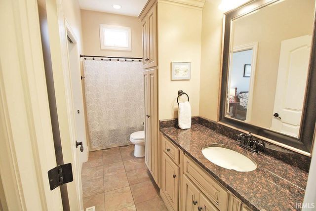 1512 Victoria Green Boulevard, Evansville, IN 47715