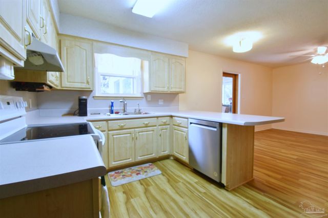 7016 Esther St, Pensacola, FL 32506