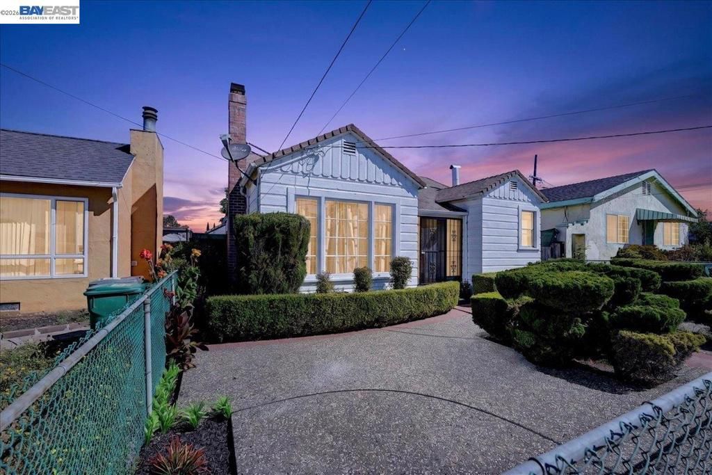 Image 2 of property listing at 1163 85Th Ave, Oakland, CA 94621