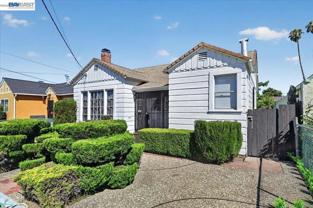 Image 4 of property listing at 1163 85Th Ave, Oakland, CA 94621
