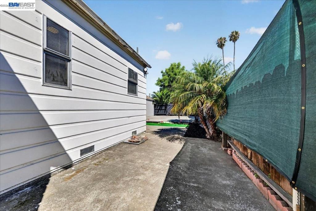 Image 46 of property listing at 1163 85Th Ave, Oakland, CA 94621