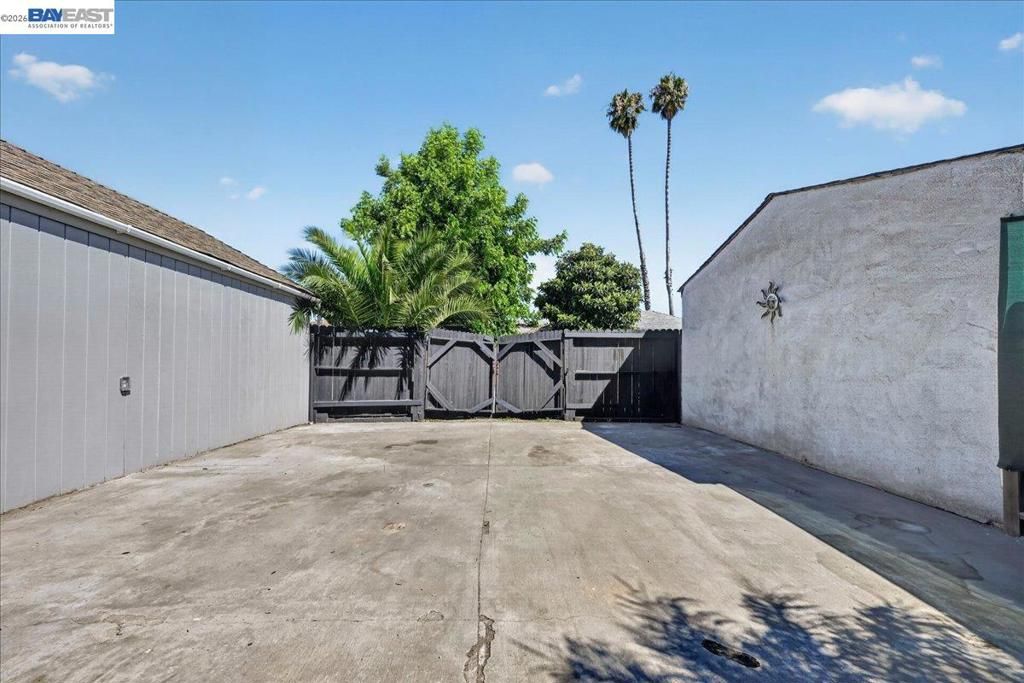 Image 57 of property listing at 1163 85Th Ave, Oakland, CA 94621