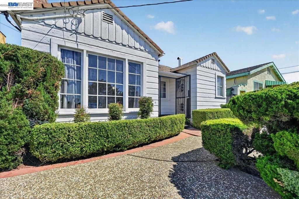Image 6 of property listing at 1163 85Th Ave, Oakland, CA 94621