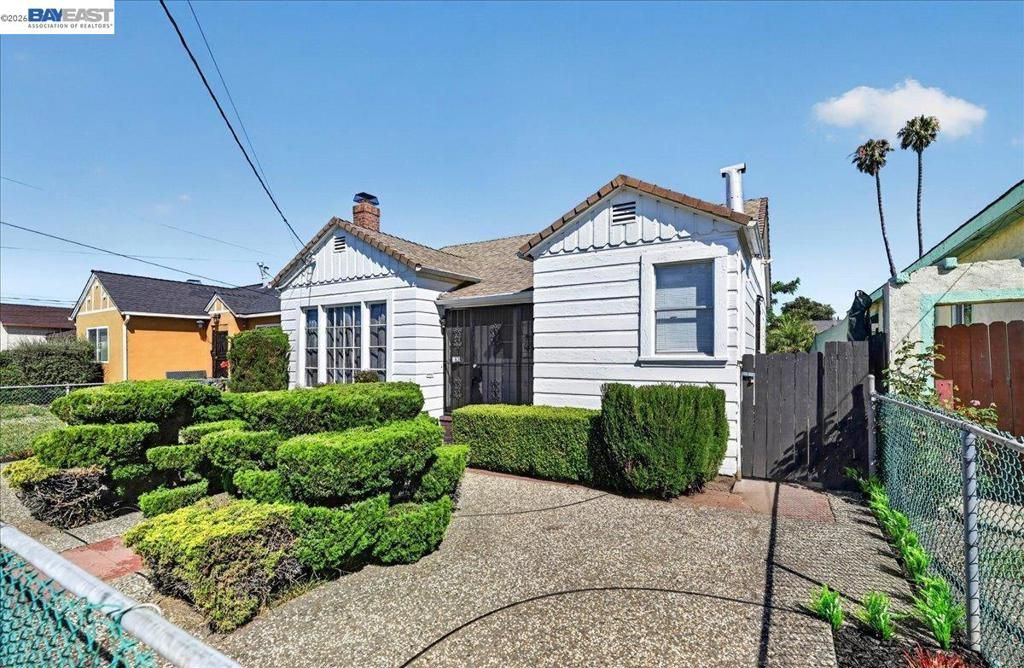 Image 8 of property listing at 1163 85Th Ave, Oakland, CA 94621