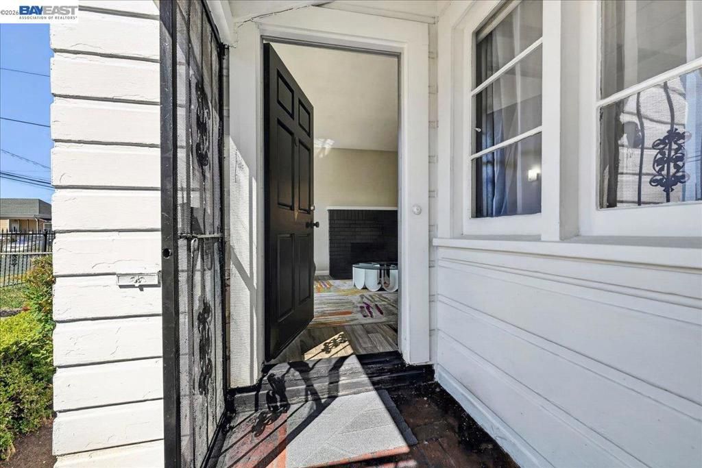 Image 9 of property listing at 1163 85Th Ave, Oakland, CA 94621