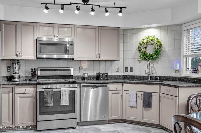 392 Begonia Court 3902, Toms River, NJ 08753