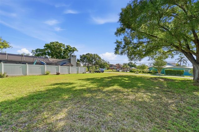 10 FRESHWATER DRIVE, Palm Harbor, FL 34684