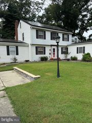 4 S GROVE ST, Carneys Point, NJ 08069