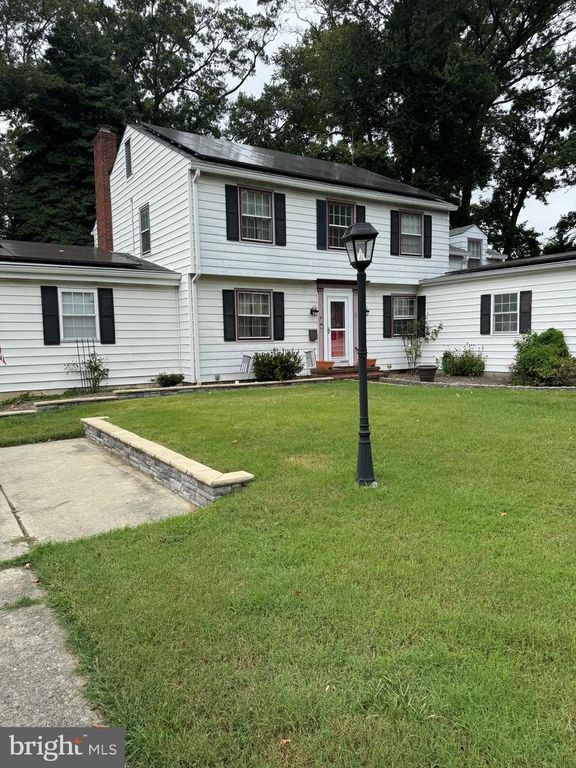 4 S GROVE ST, Carneys Point, NJ 08069