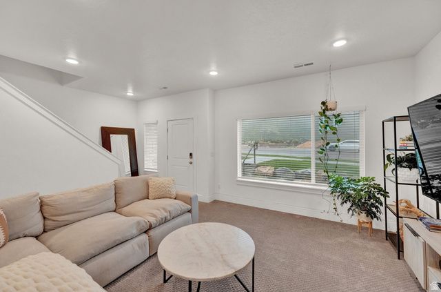 3078 N BEND LN, Layton, UT 84040