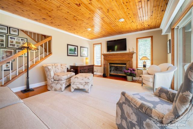 8717 River Oaks Circle, Greenville, MI 48838