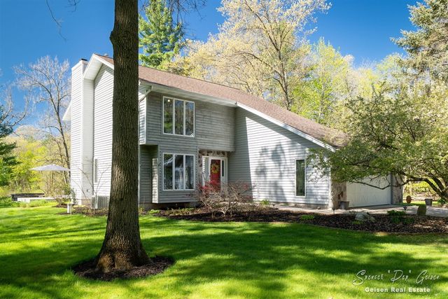 8717 River Oaks Circle, Greenville, MI 48838
