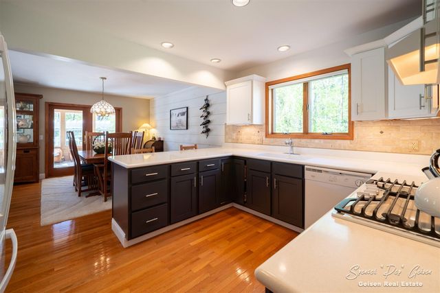 8717 River Oaks Circle, Greenville, MI 48838
