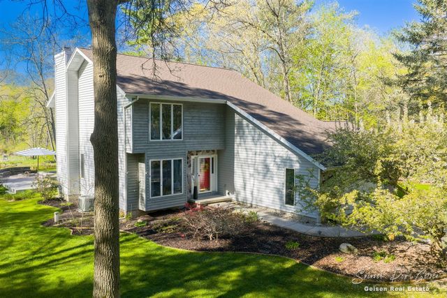 8717 River Oaks Circle, Greenville, MI 48838