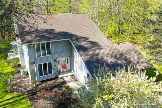8717 River Oaks Circle, Greenville, MI 48838