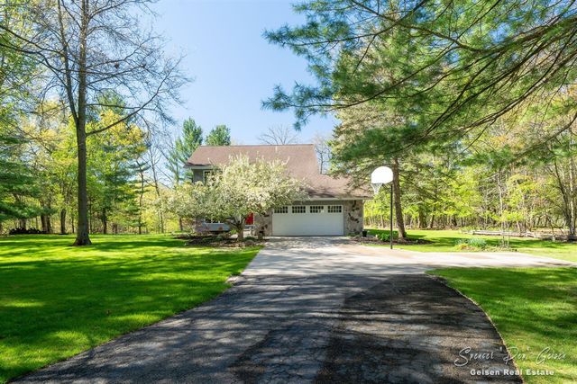 8717 River Oaks Circle, Greenville, MI 48838
