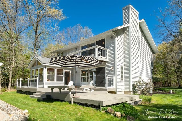 8717 River Oaks Circle, Greenville, MI 48838