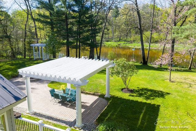 8717 River Oaks Circle, Greenville, MI 48838