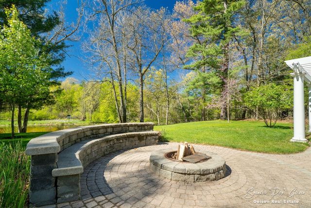 8717 River Oaks Circle, Greenville, MI 48838