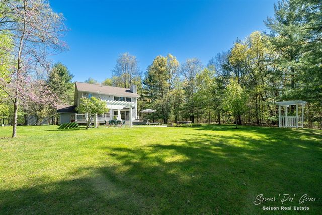 8717 River Oaks Circle, Greenville, MI 48838