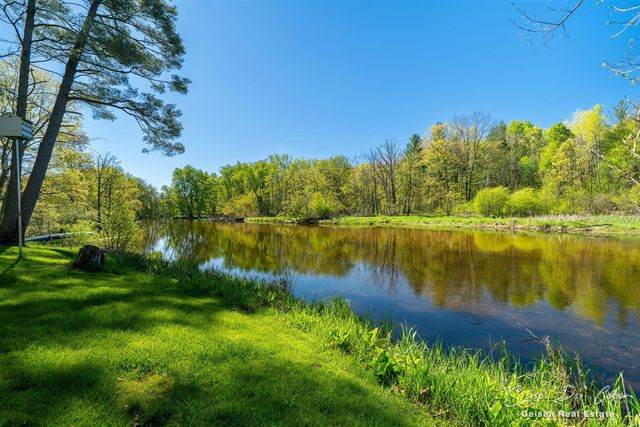 8717 River Oaks Circle, Greenville, MI 48838