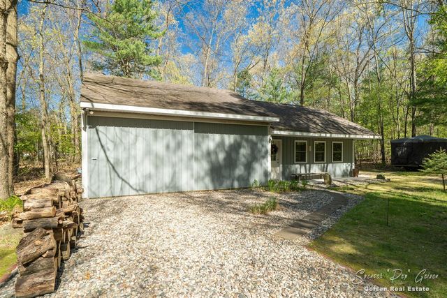 8717 River Oaks Circle, Greenville, MI 48838
