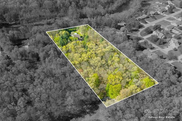 8717 River Oaks Circle, Greenville, MI 48838