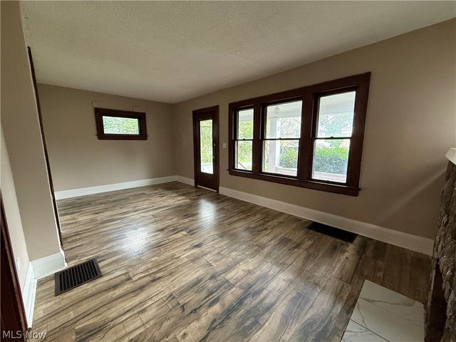 897 Polk Avenue, Akron, OH 44314