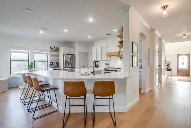 301 Sunspike Court, Burleson, TX 76028
