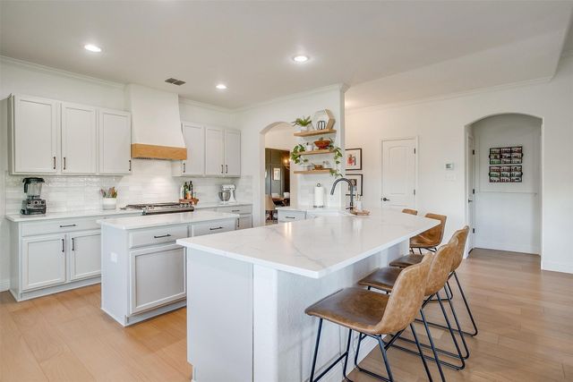 301 Sunspike Court, Burleson, TX 76028