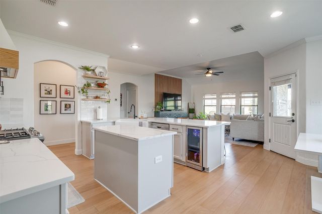 301 Sunspike Court, Burleson, TX 76028