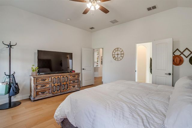 301 Sunspike Court, Burleson, TX 76028