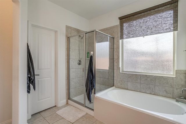 301 Sunspike Court, Burleson, TX 76028
