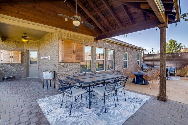 301 Sunspike Court, Burleson, TX 76028