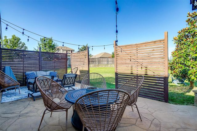 301 Sunspike Court, Burleson, TX 76028