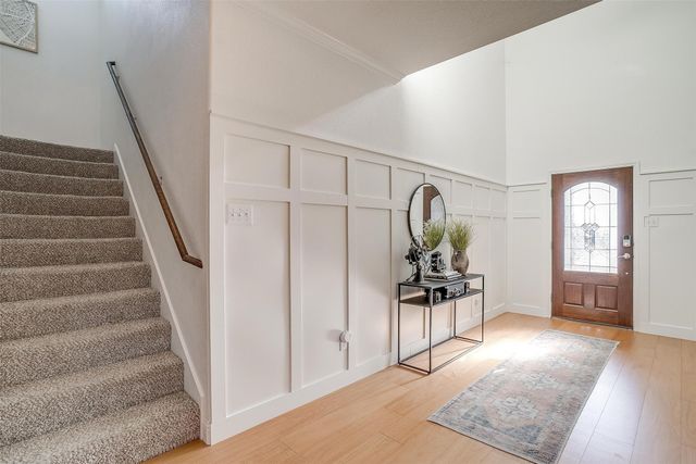 301 Sunspike Court, Burleson, TX 76028